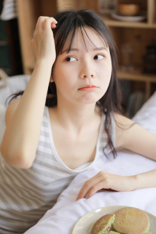 年轻漂亮少妇私密精油按摩保养